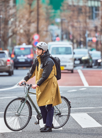 通勤に似合う、端正な雨支度 イメージ1枚目
