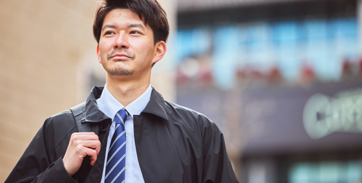 通勤に似合う、端正な雨支度 イメージ1枚目