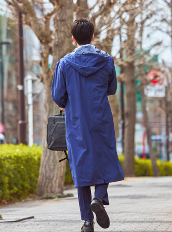 通勤に似合う、端正な雨支度 イメージ2枚目