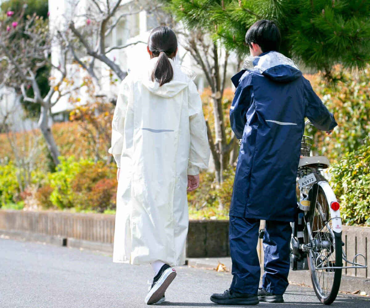 新学期 新入学に 雨の自転車通学にぴったりのレインコート特集商品一覧 レインコート レインポンチョ通販 アメトハレ