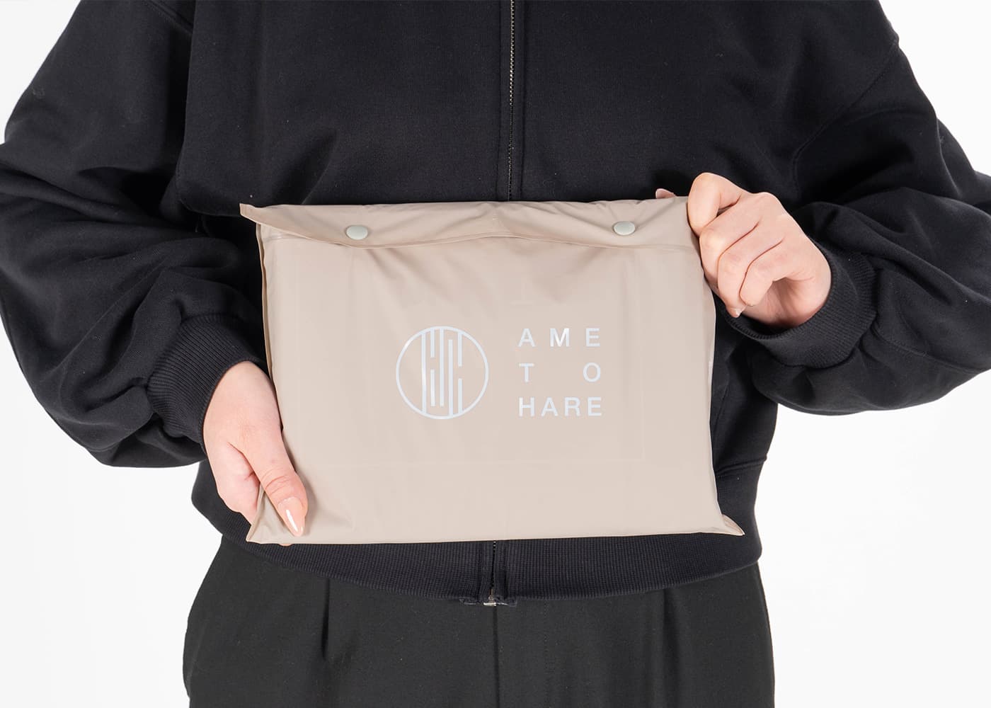 持ち運びやすい収納袋付き