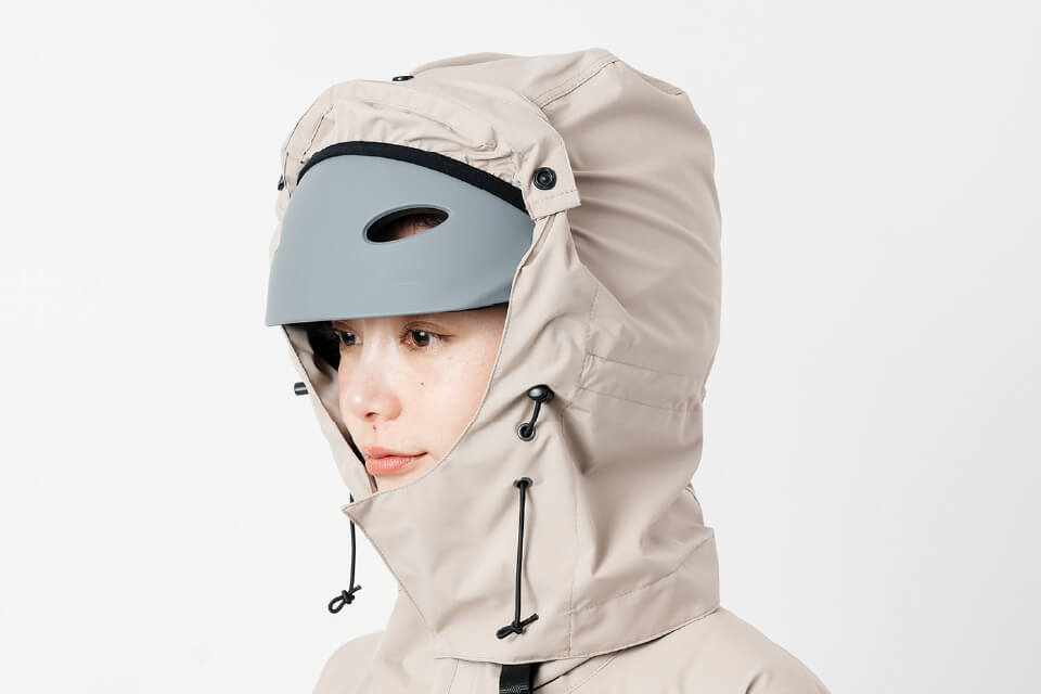 ヘルメット着用が努力義務化に！人間工学に基づいて設計された「ヘルメット対応フード」